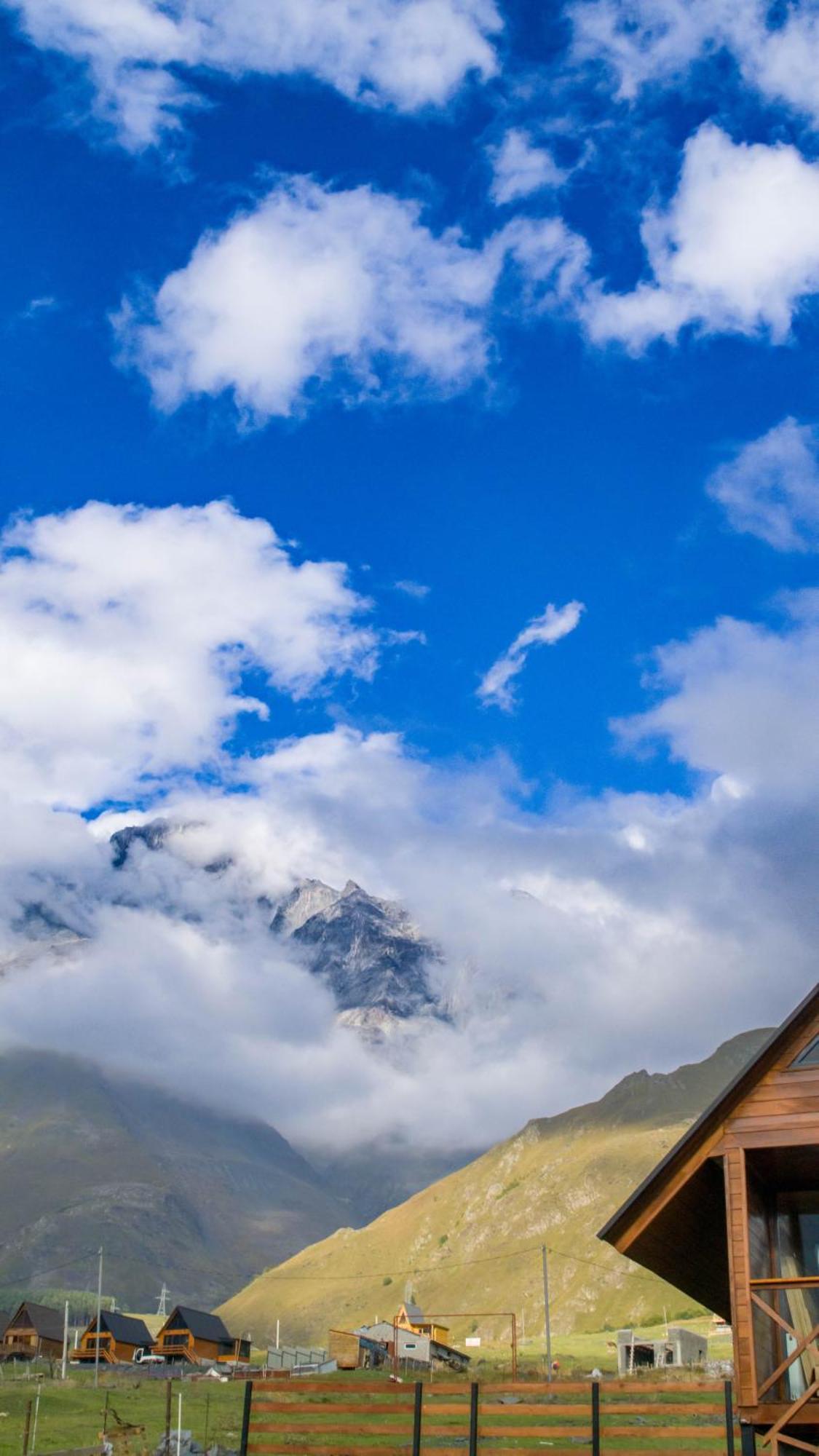 Cliffside Cottage Kazbegi Bagian luar foto